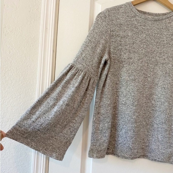 ZARA Gray Bell Sleeve Sweater - Picture 2 of 8